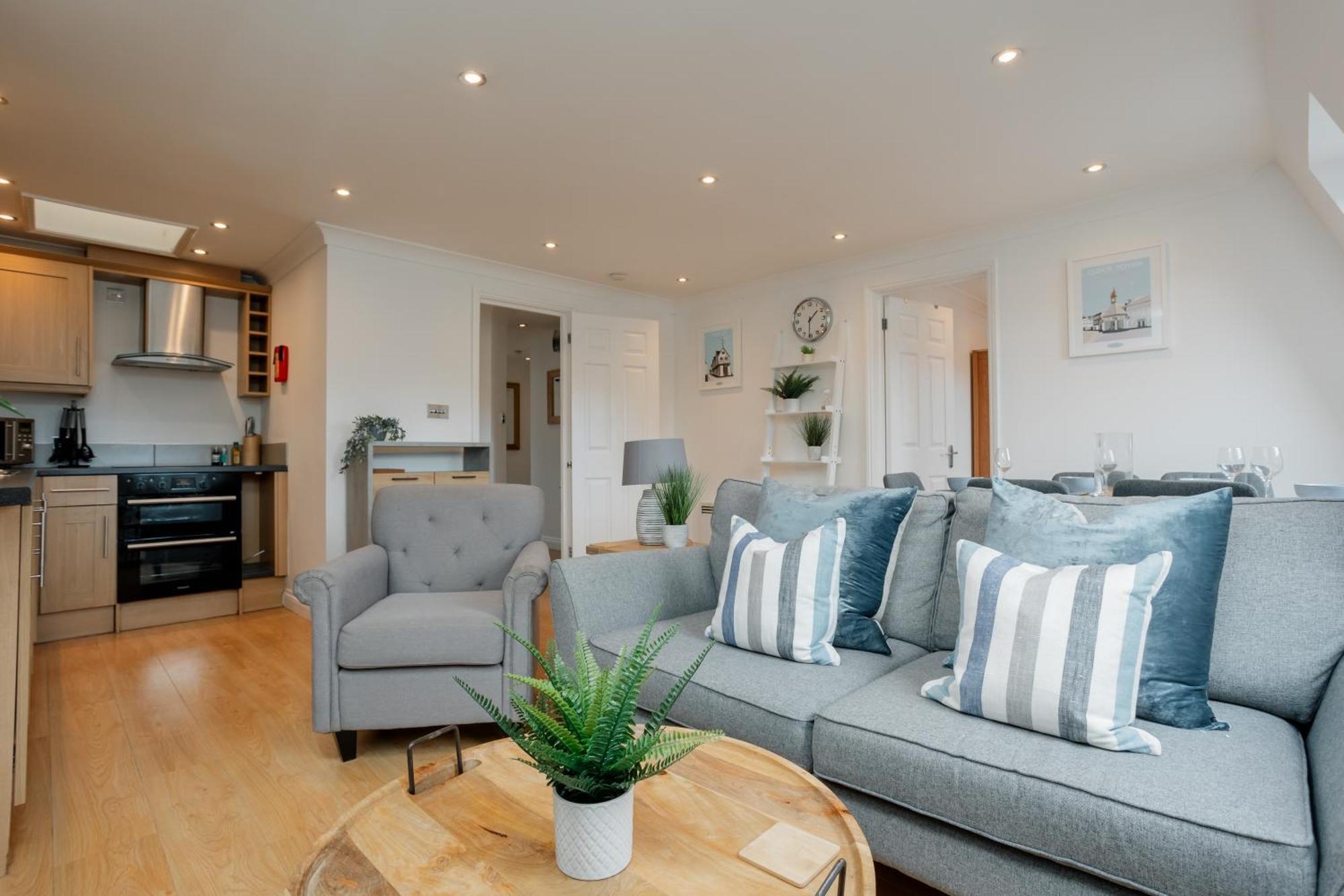 Starhost Residences - Central 3 Bed Apartment At Regents Court, Newbury นิวเบอรี ภายนอก รูปภาพ