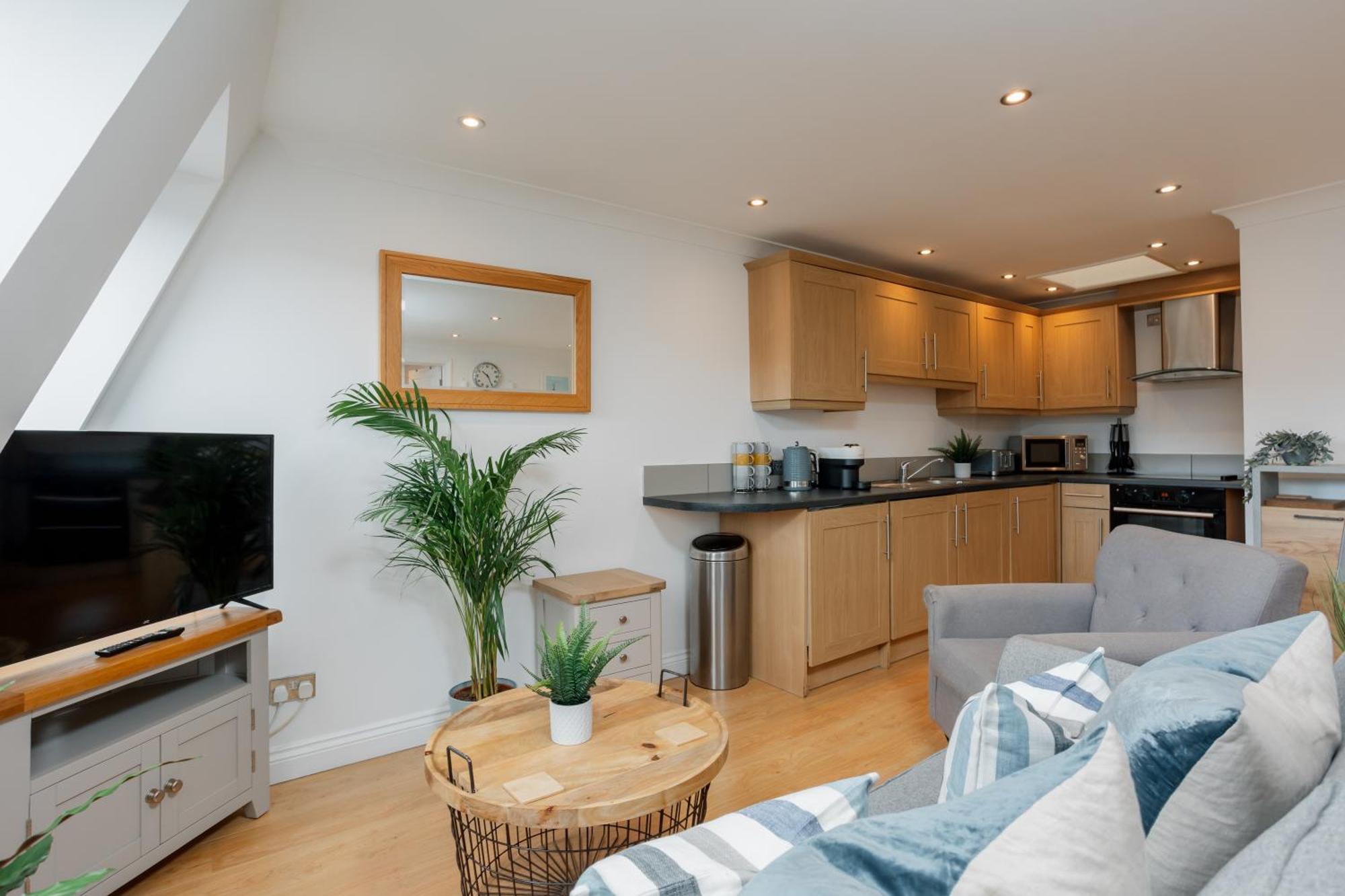 Starhost Residences - Central 3 Bed Apartment At Regents Court, Newbury นิวเบอรี ภายนอก รูปภาพ