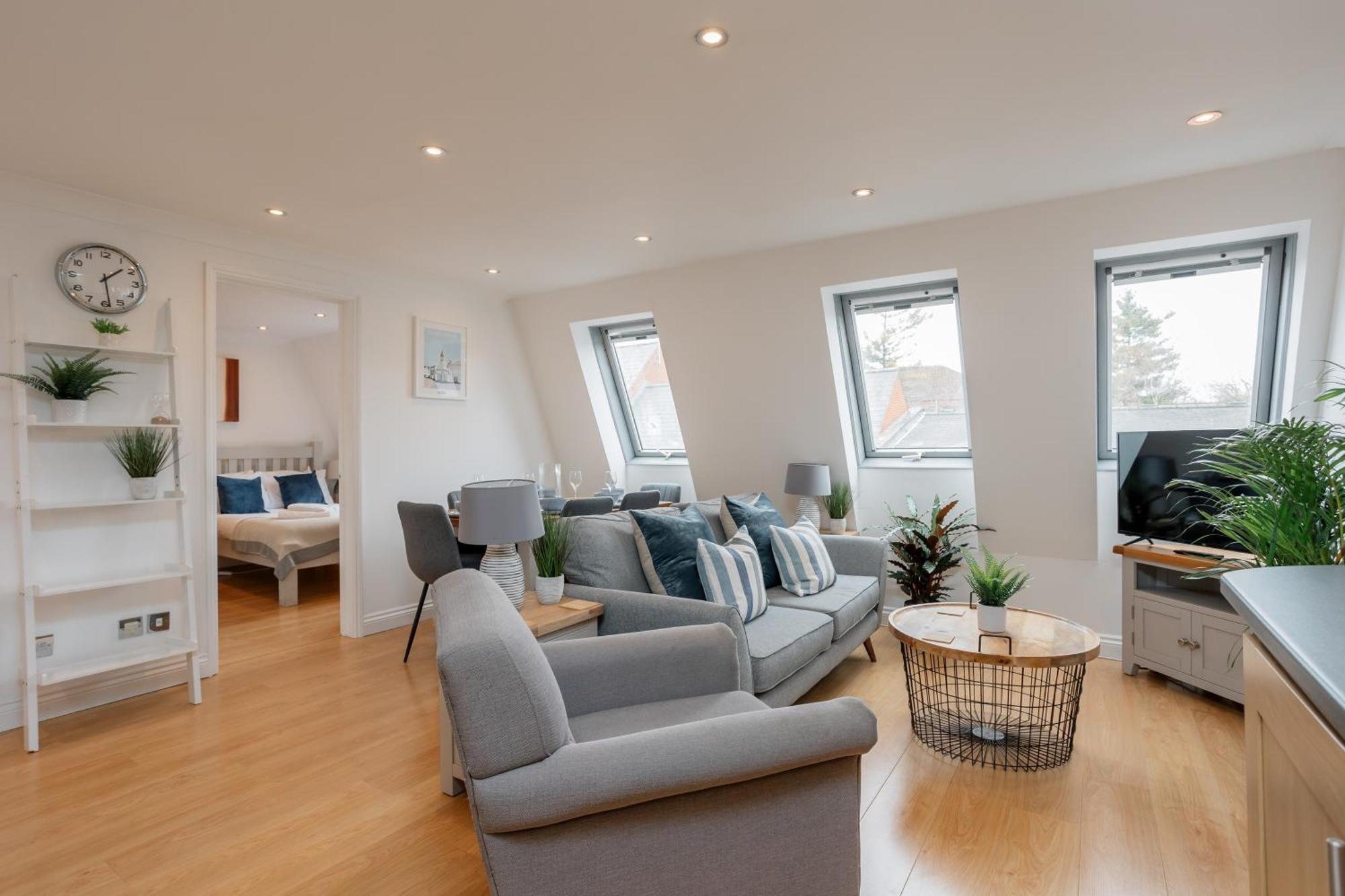 Starhost Residences - Central 3 Bed Apartment At Regents Court, Newbury นิวเบอรี ภายนอก รูปภาพ