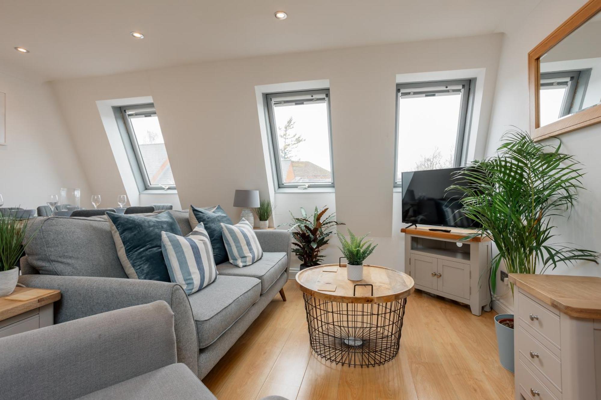 Starhost Residences - Central 3 Bed Apartment At Regents Court, Newbury นิวเบอรี ภายนอก รูปภาพ