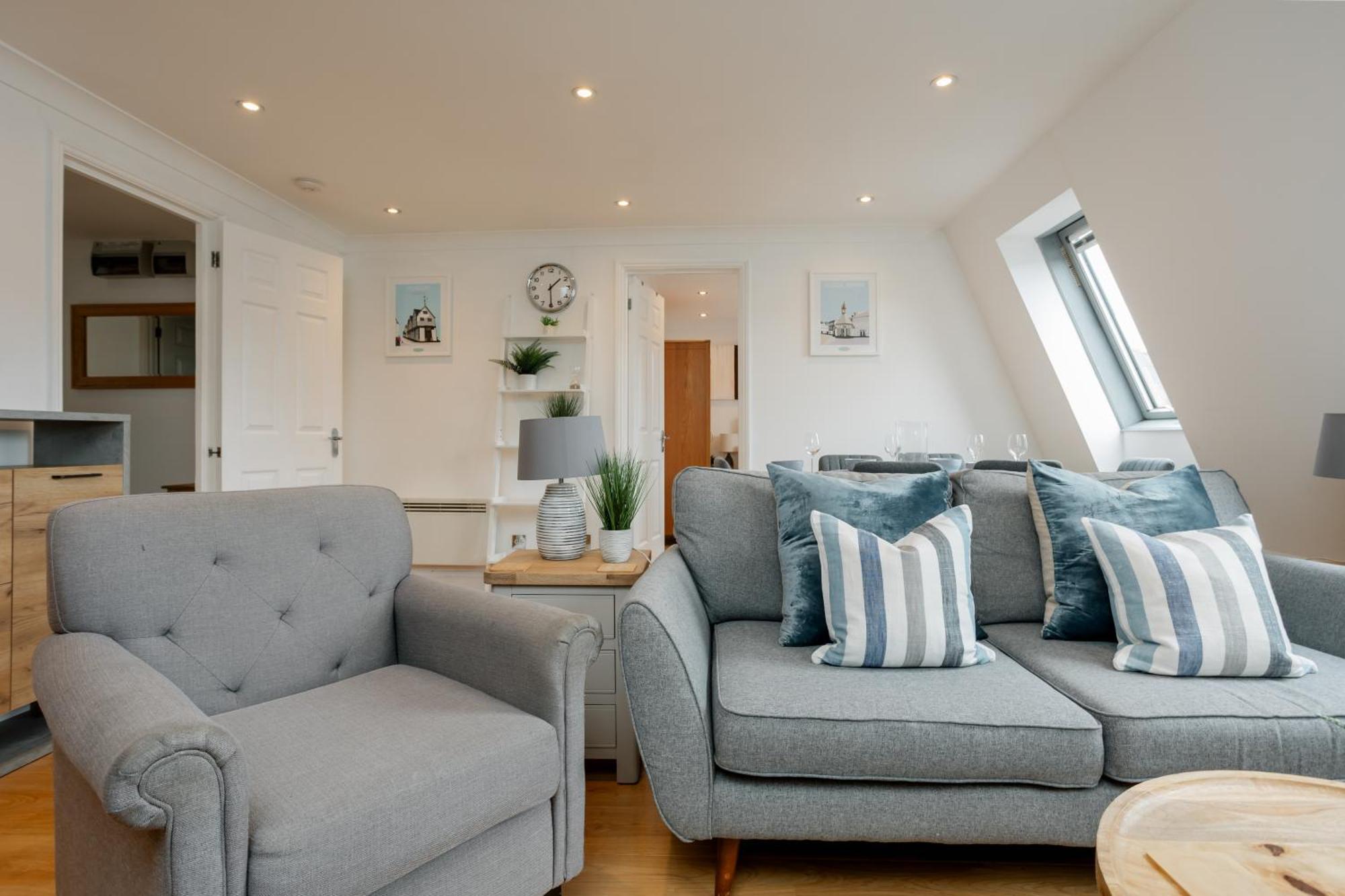Starhost Residences - Central 3 Bed Apartment At Regents Court, Newbury นิวเบอรี ภายนอก รูปภาพ