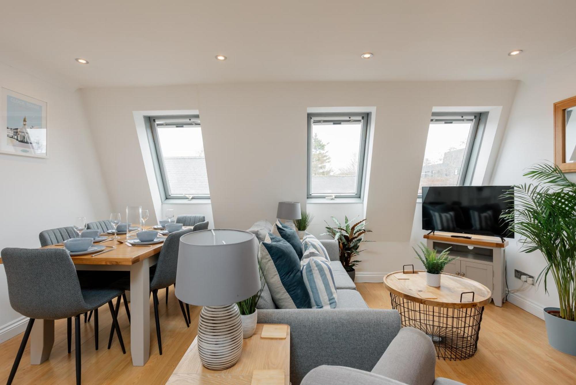 Starhost Residences - Central 3 Bed Apartment At Regents Court, Newbury นิวเบอรี ภายนอก รูปภาพ