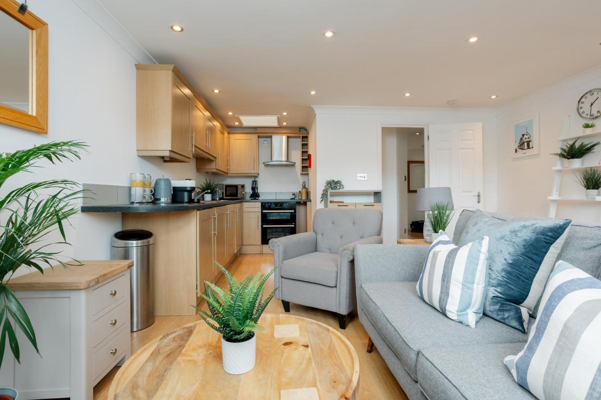 Starhost Residences - Central 3 Bed Apartment At Regents Court, Newbury นิวเบอรี ภายนอก รูปภาพ