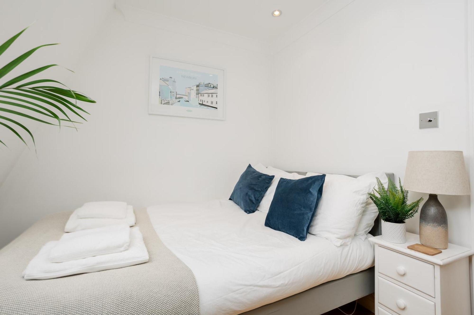 Starhost Residences - Central 3 Bed Apartment At Regents Court, Newbury นิวเบอรี ภายนอก รูปภาพ